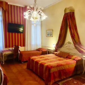 ** Hotel Mezzo Pozzo Italia